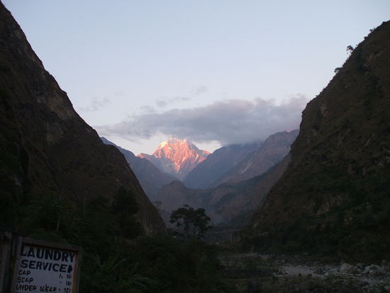 ...wenns von oben schon "Allmächtig" und "Bewundernswert" aussieht, tuts das im Flußbett erst recht, man kommt sich vor wie eine Amöbe und wird sich mal echt der Allmacht, der Vergänglichkeit und des Universums bewußt *gänsehaut*...