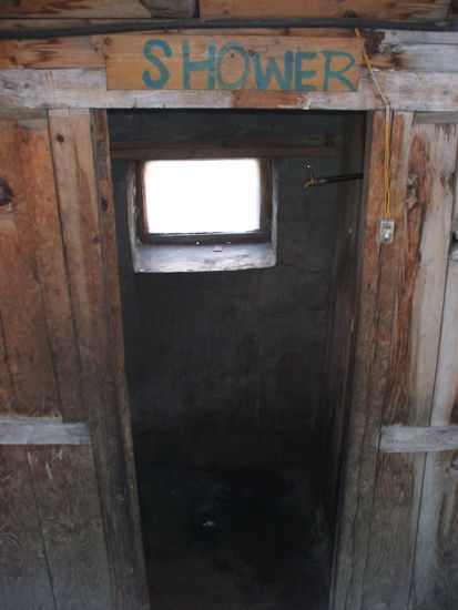 Shower ohne "hot" dafür als Präsent mit Eisschicht in der Ecke