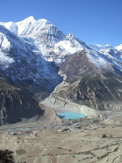 Des Lamas Aussicht:
Gangapurna mit Ice Lake, unterhalb Manang