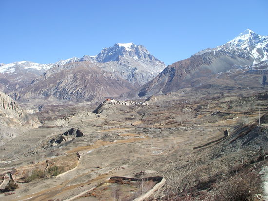 "Päuschenblick nach RECHTS" (Pass) - und wieder mal wollte ich einfach nur noch hier bleiben und diese Stelle nie wieder verlassen.
NEIN, nicht was ihr schon wieder denkt ... nicht weil ich nicht mehr laufen will, sondern weil mir, zum ersten Mal in meinem Leben, der Ausblick den Atem nimmt (und sich für Ewig in mein Gedächtnis gebrannt hat).