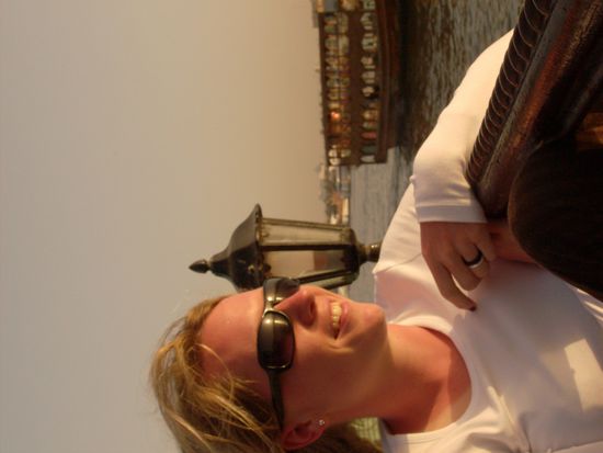 Maike schraeg aufm Boot