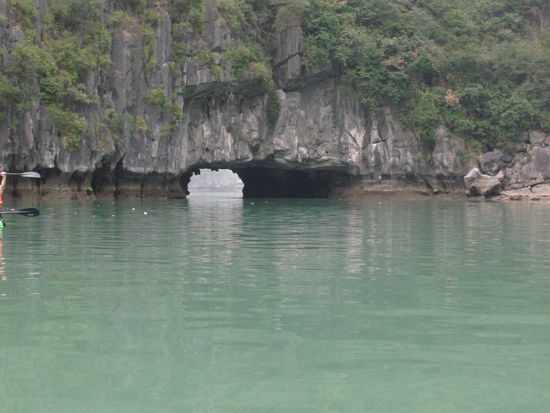 Dort mussten wir durchpaddeln, um in die kleine Bucht zu gelangen