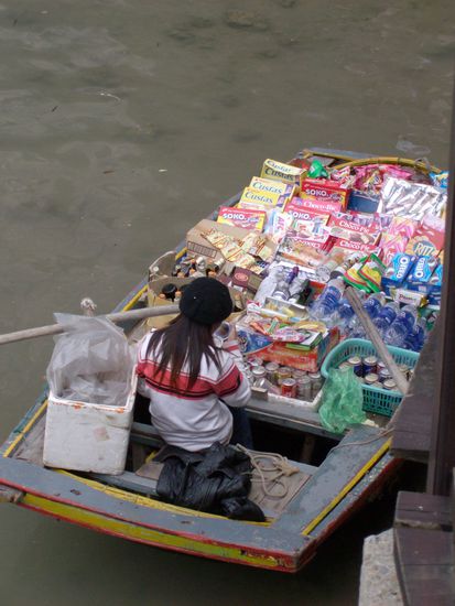 ein Supermarkt in der Halong Bucht