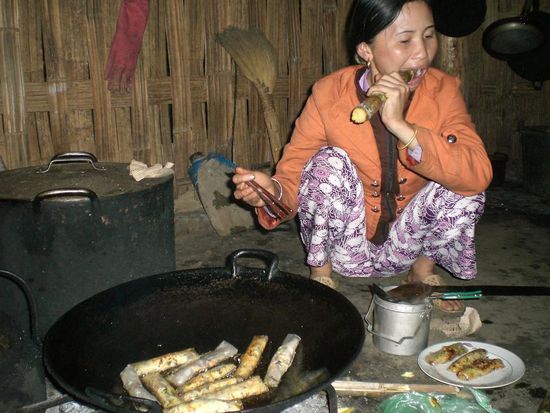 unsere Gastmutter beim Kochen