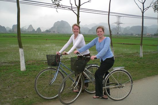 Maike und Trini aufm Fahrrad