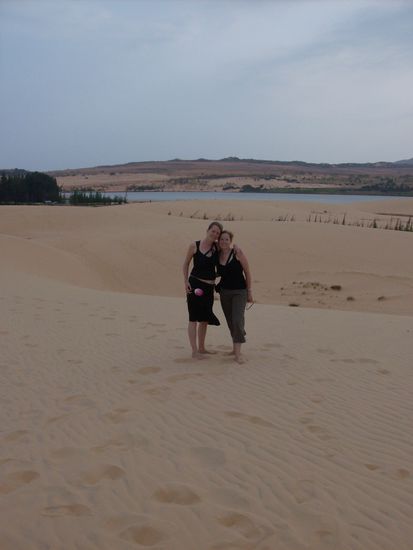 Maike und Trini auf der weissen Duene