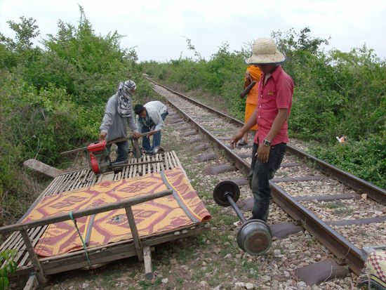 Unser Zug wurde von den Schienen genommen...
