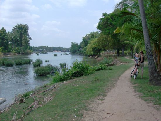 Trini beim Umrunden der Insel Don Det...