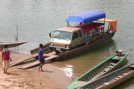 Bevor der Baum fiel kam siese Fähre an...