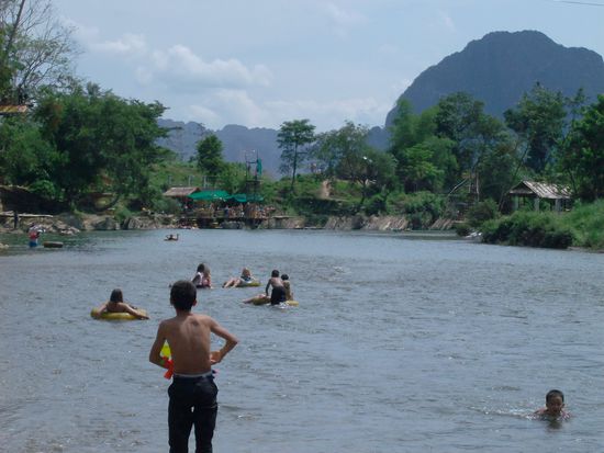 Blick flussabwärts mit der ersten Bar in Sichtweite