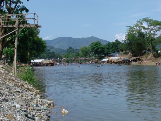 rückblickend die Stelle an der die laoten feierten