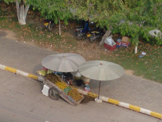 Obstverkäufer am Straßenrand