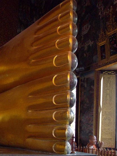 Die großen Füße des Buddhas