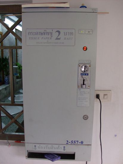 Die Klopapiermaschine  Unten seht ihr die kleine Packung...