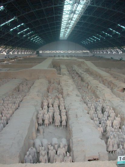 grosse Halle mit 2000 Soldaten