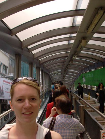Maike auf der laengsten Rolltreppe der Welt