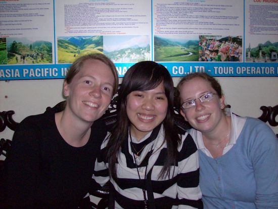 Nach 52 Stunden erreichten wir endlich das Thu Giang Guesthouse in Hanoi. In der Mitte Lucy