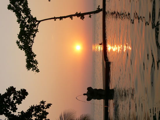 Sonnenuntergang am Meer / Pool