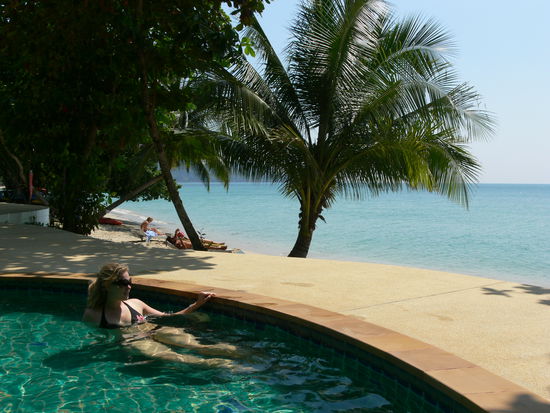 Pool oder Meer? Schwere Entscheidungen muessen auf Koh Chang gefaellt werden : )