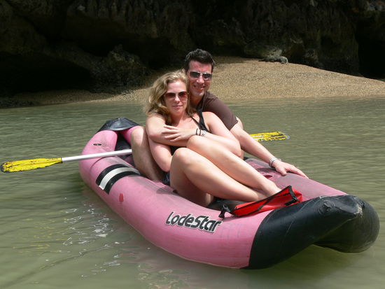 Gute Miene zum boesen Spiel: Drei Minuten zuvor hatten wir noch richtig Schiss und drei Minuten spaeter waren wir patschnass.