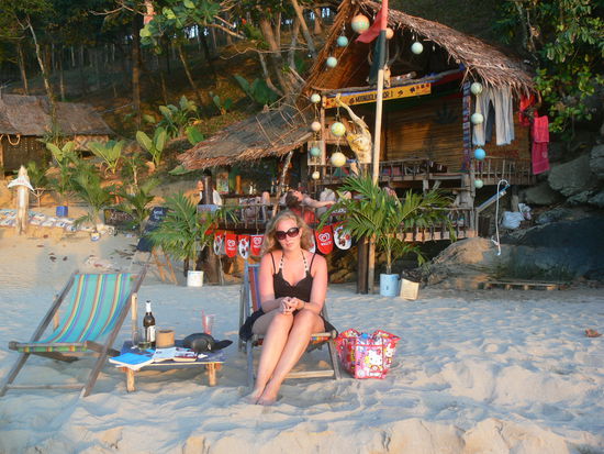 Kurz vorm Sonnenuntergang ein Singha-Beer in "unserer" Bar