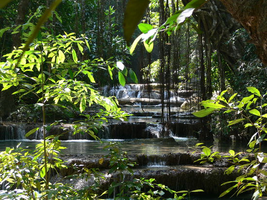 Wasserfall in tausend kleinen Stufen