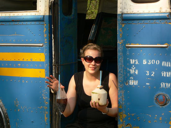 Coconut for me und Cola light aus dem Eisbeutel fuer Conny (in meiner rechten Hand)