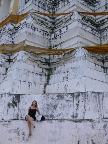 Daemmerung - grosser Tempel, kleine Sandra