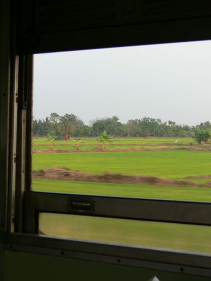Zugfenster immer offen. Wind statt Waerme!