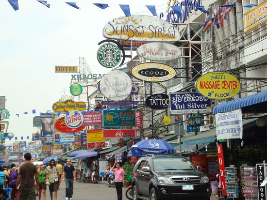 Khao San Road: DIE Backpackerstrasse!