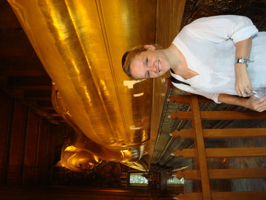 Der liegende Buddha und Conny mit Schlafzimmerblick... tz...