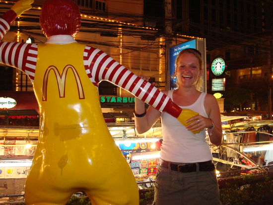 Goldenes Dreieck: Starbucks, Mc, Haegen Dasz... nimm die Haende weg, Ronald!