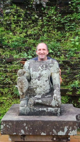 Rainer verleiht mal seinen Kopf, bis die Franzosen die echten Koepfe zurueck geben...