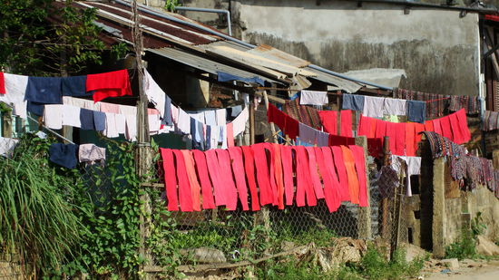 Waschtag... heute BUNTwaesche... oder waren einfach nur die roten Socken in der Weisswaesche...?