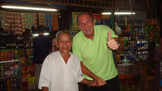 und er wollte Rainer immer anfassen... komisch, fuer MICH interessiert sich hier niemand...