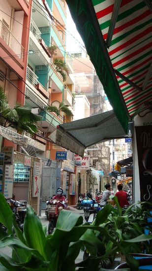 "unsere Strasse"... DAS ist Asien...