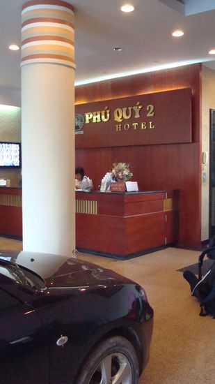 Hier parkt man direkt in der Hotellobby. es geht nix ueber kurze Wege und guten Service...