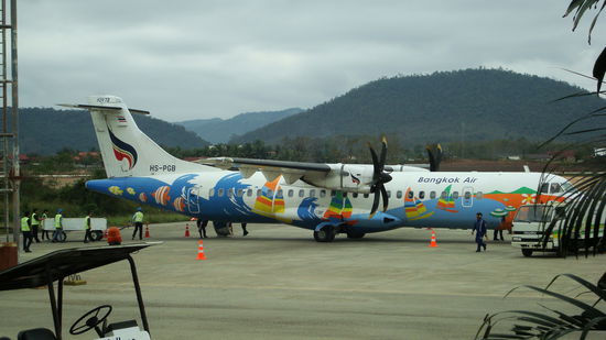 Luang Prabang International Airport....
Goodbye Laos! Der Abschied faellt sehr schwer.
Aber wir sind schon wieder....