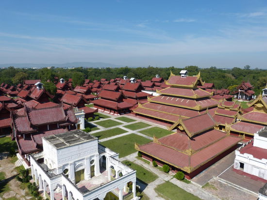 Blick über das Gelände des Königspalasts vom Wachturm aus