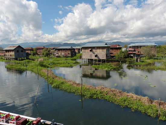 Typisches Inle-See-Dorf