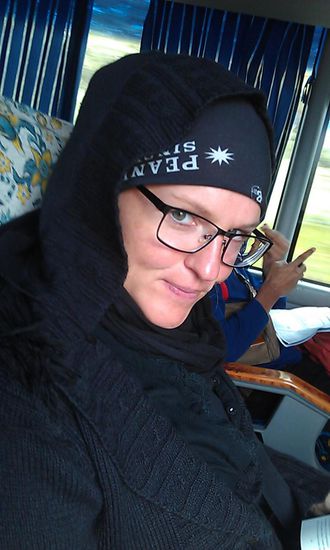 Mit Fatima-Coy im kalten Aircondition-Bas... 