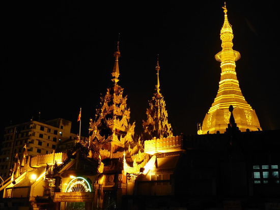 sule pagode bei nacht: welcome to myanmar!