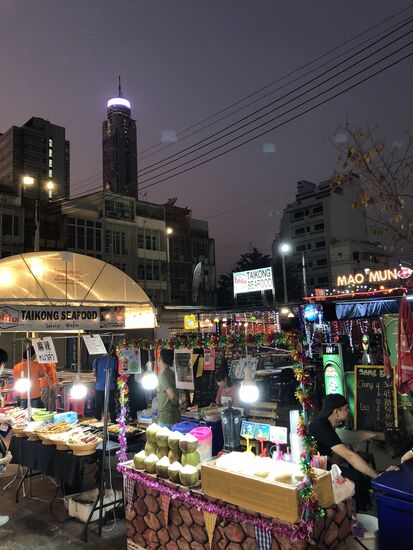 Pratunam Neon-Market