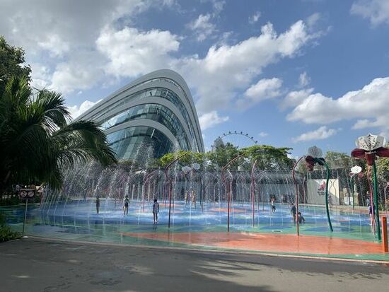 Wasserspiele im „Schatten“ des Singapore-Flyers