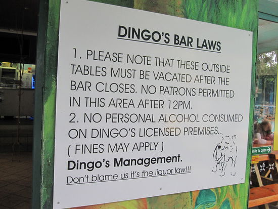 immer schoen bedenken, dass wir in Australien sind: It's the Liquor Law!
Die spinnen echt! Das Land der Regeln!!!