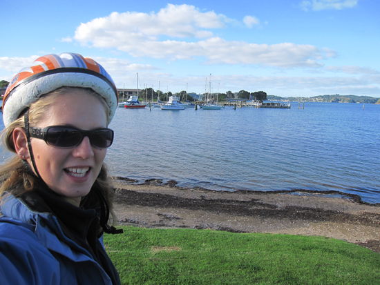 mit dem Fahrrad unterwegs...hier herrscht wie in Australien Helmpflicht