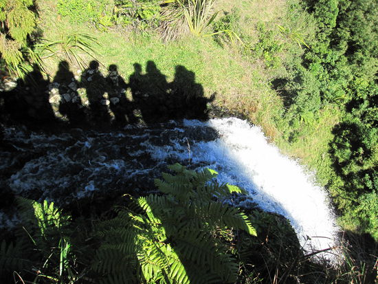 Wasserfall...lustig mit unserem Schatten, oder?