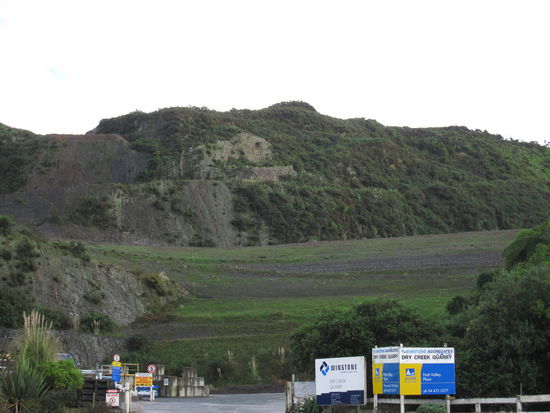 Lord of the Rings - hier stand Isengard (die Burg oder das Schloss oder wie auch immer man Isengard nennen möchte), bin mir aber jetzt auch nicht ganz so sicher; in jedem Falle musste die Filmcrew danach nur alles wieder so herstellen, wie zuvor, deshalb sieht man da jetzt nichts ausser einer grossen Fläche