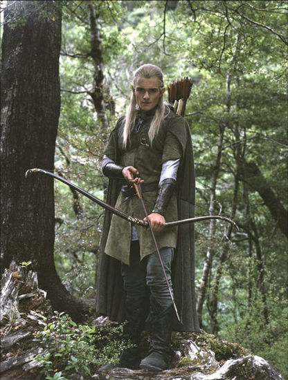 Und das ist dann das Originalfoto; es ist keine Szene aus dem Film, sondern ein Foto von Legolas, das als Poster für Fans sehr bekannt wurde (Quelle:http://dekanerab.wordpress.com/2008/10/28/
new-zealand-just-like-lord-of-the-rings)