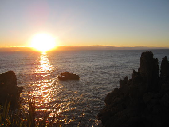 schoener Sonnenuntergang an den Pancake Rocks